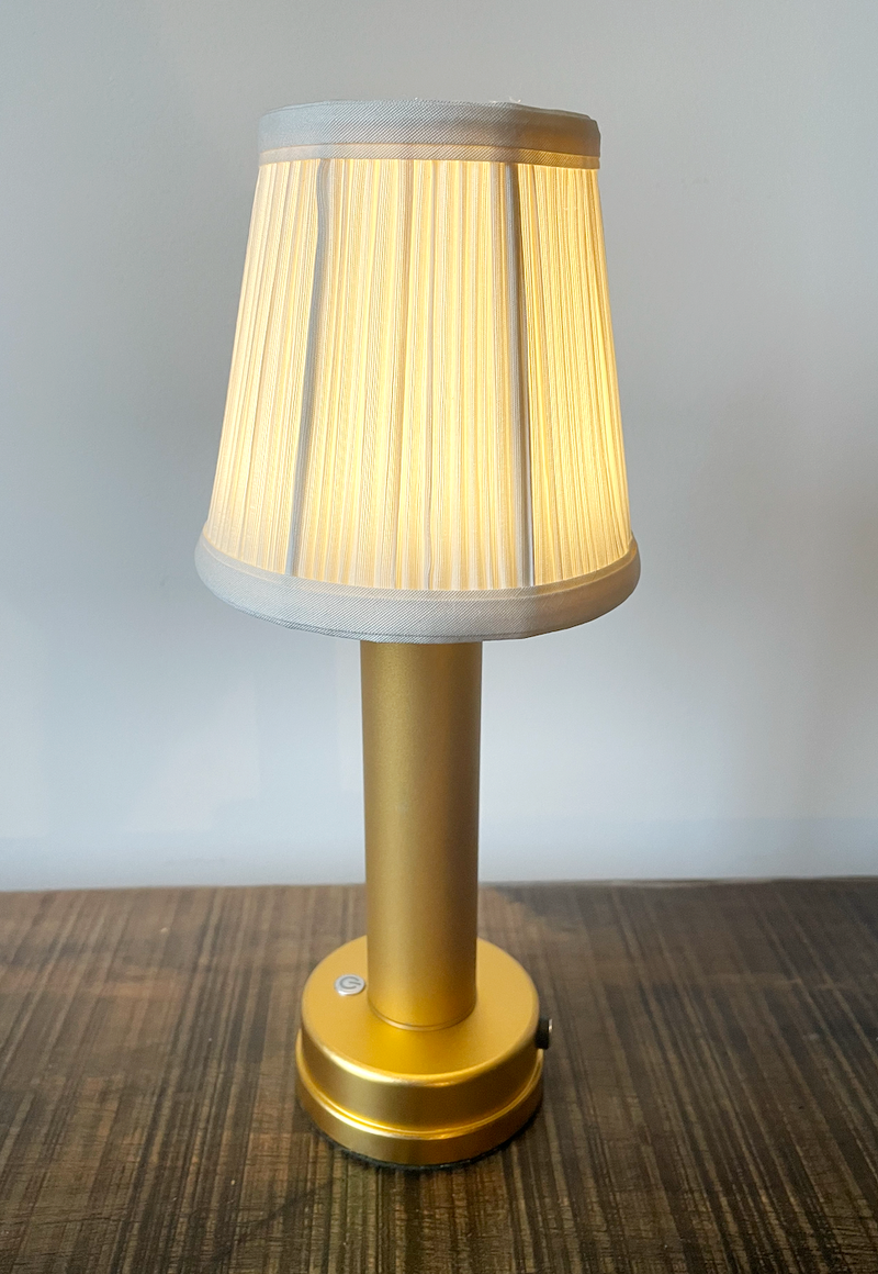 Retro Elegance Vintage Table Lamp