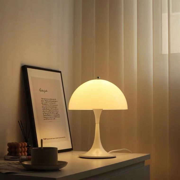 White Panthella Mushroom Table Lamp