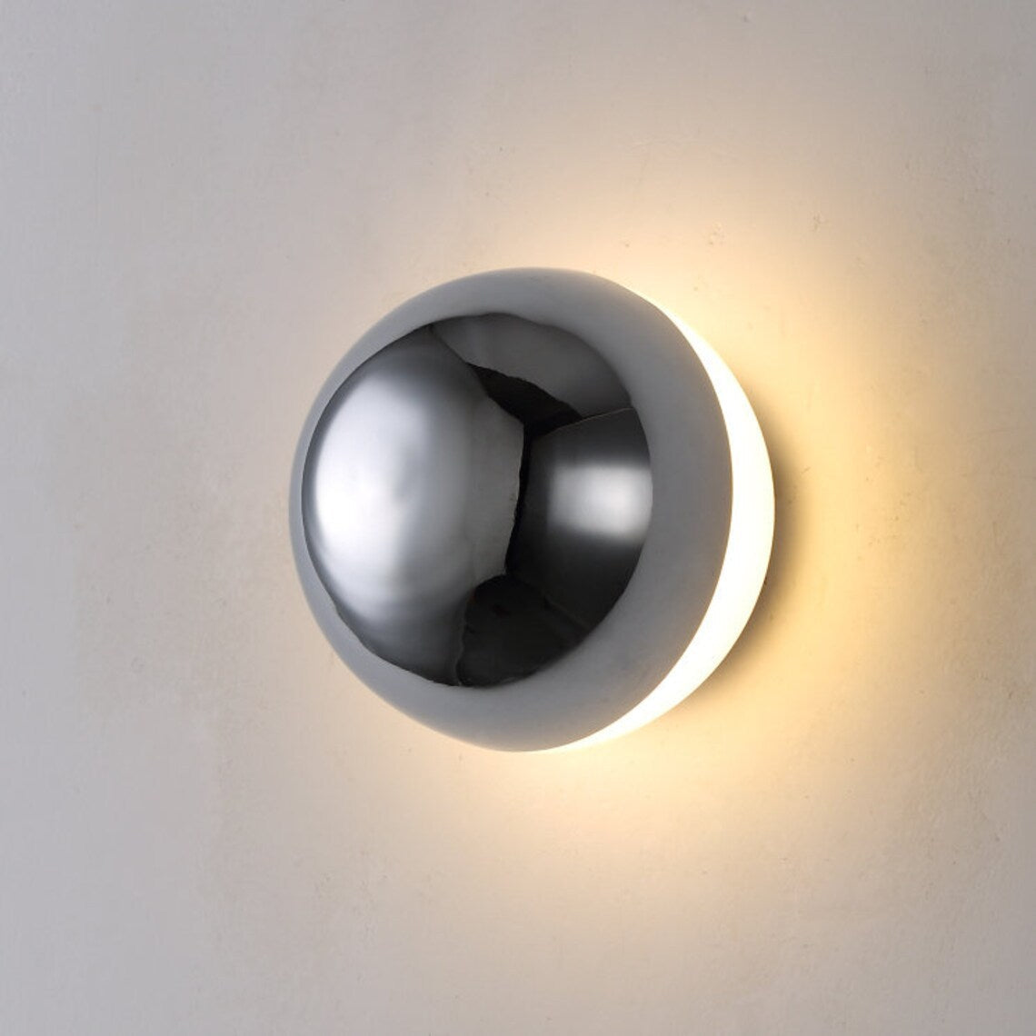 Round Metallic Wall Sconce Lamp