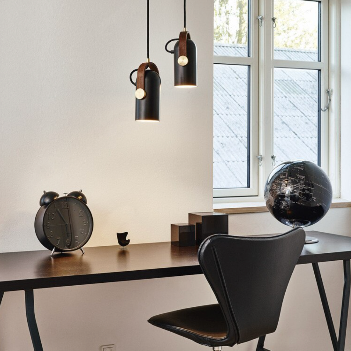 Sleek Deluxe LED Pendant with Spotlight