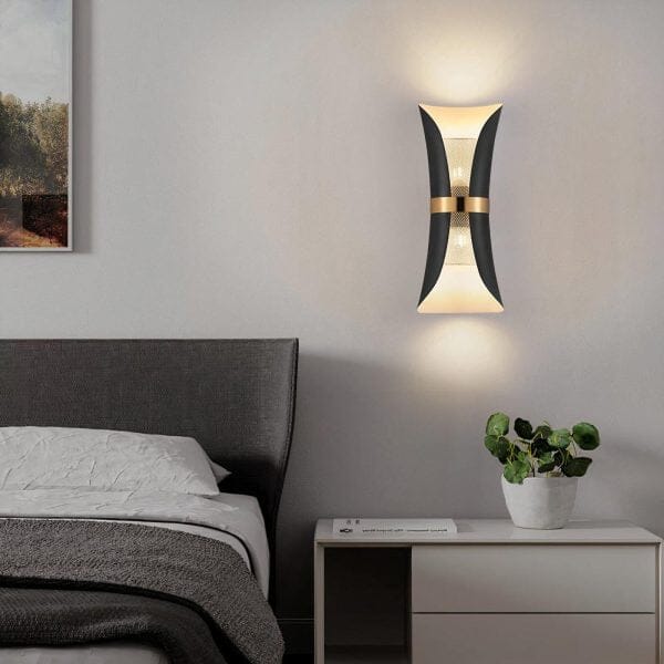 Modern Simple Iron Curve Wall Lamp